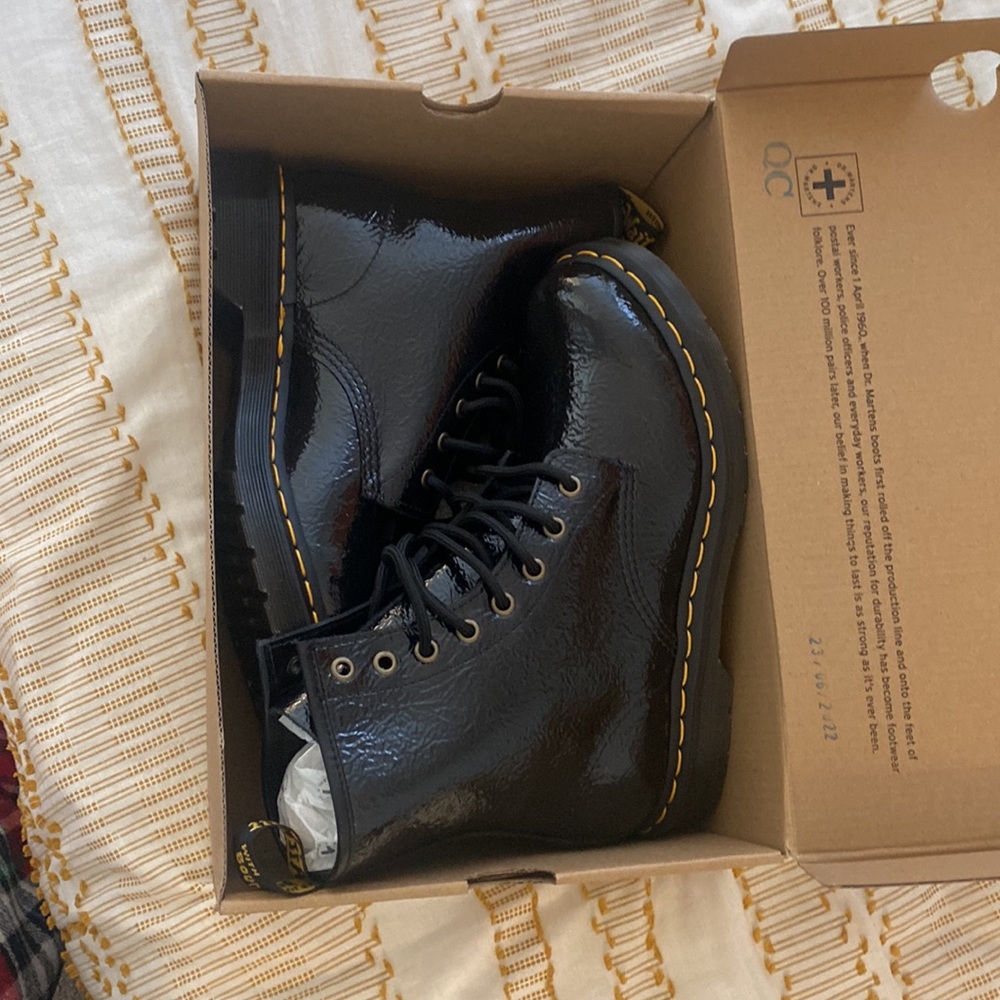 Dr Martens - 1460 Distressed Patent Leather Boots (Women)